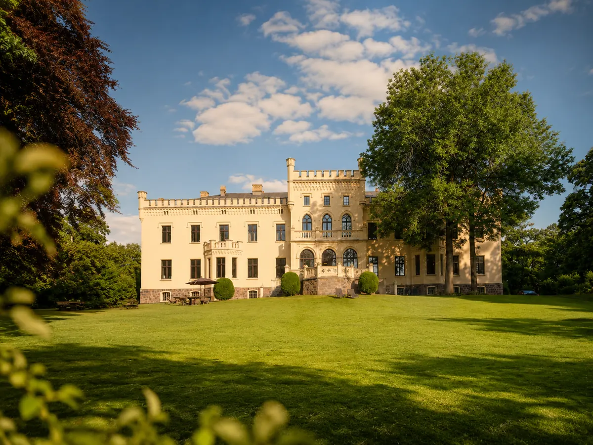 Seeseite von Schloss Reichenow